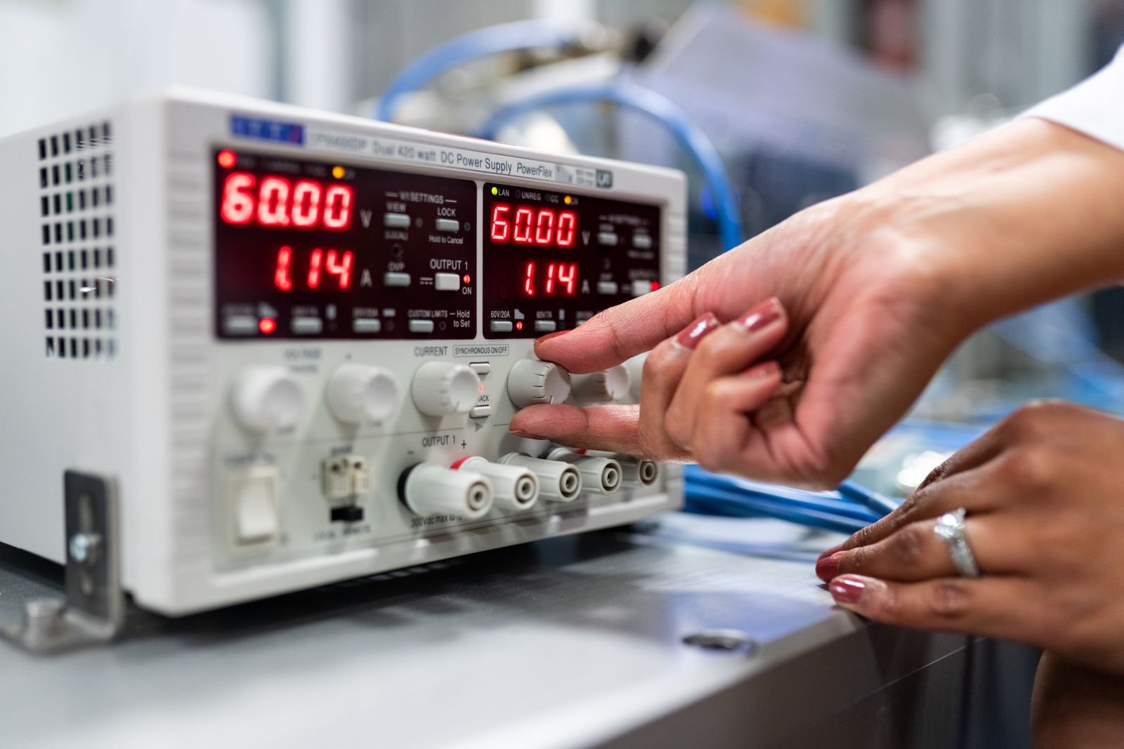 Banc d étalonnage en laboratoire de métrologie, réglage d un instrument de mesure